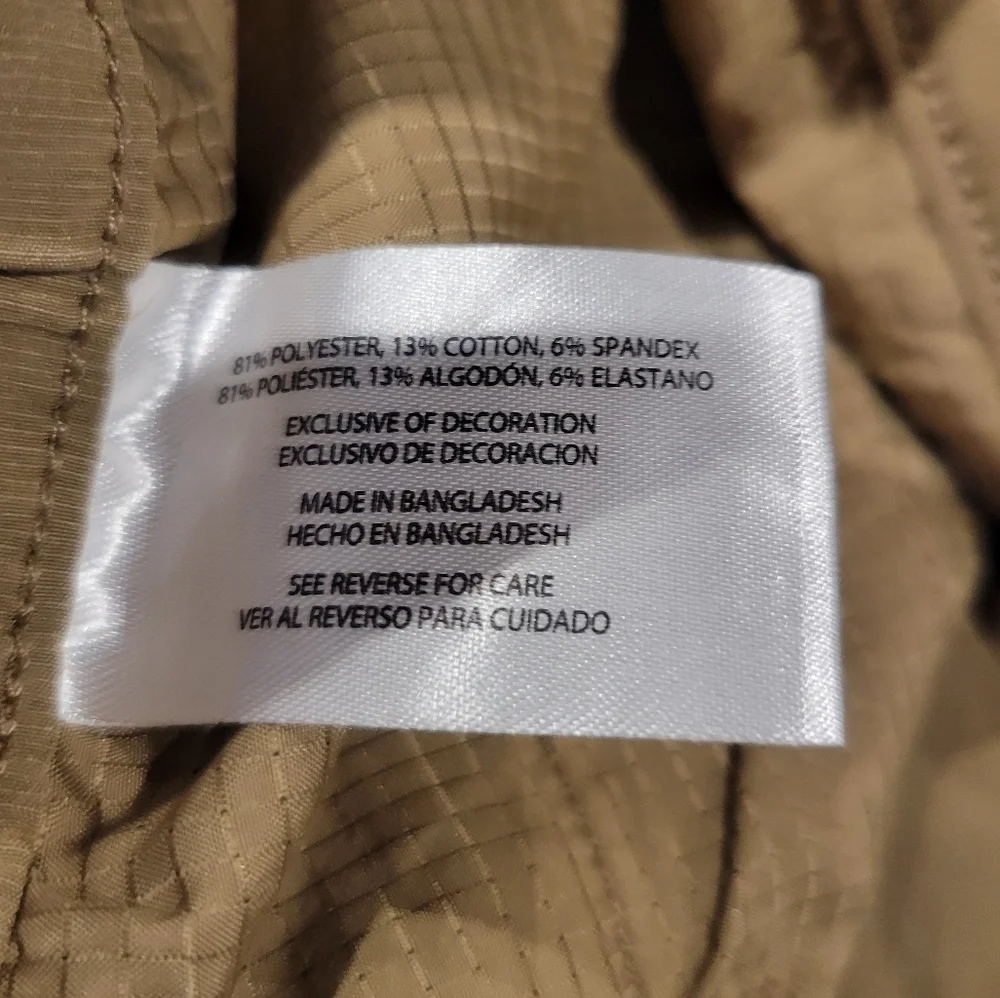 Banana republic men's size 36 khaki colored outdoor shorts 10in Inseam